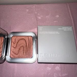 r.e.m. beauty Interstellar Highlighter Topper - Miss Jupiter